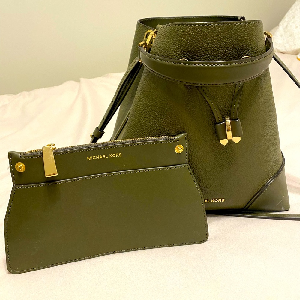 Green Michael kors purse and wallet
